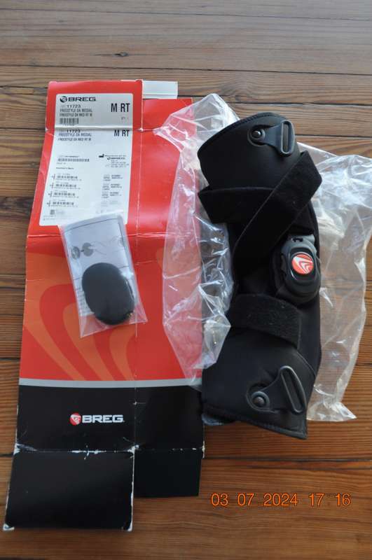 Breg Freestyle OA Medical Right Knee Brace