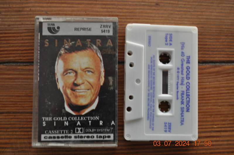 Frank Sinatra - The Gold Collection (Cassette)