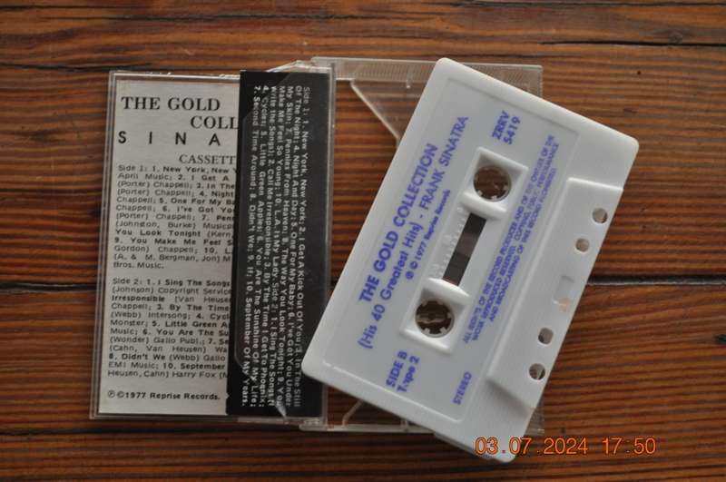 Frank Sinatra - The Gold Collection (Cassette)