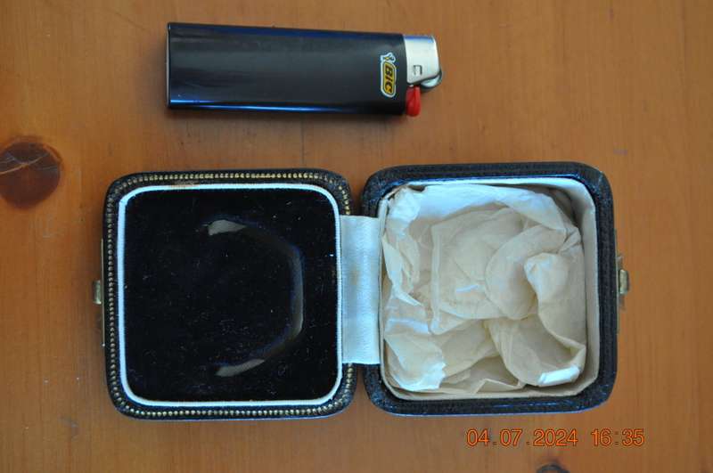 Vintage Black Ring Pendent Box