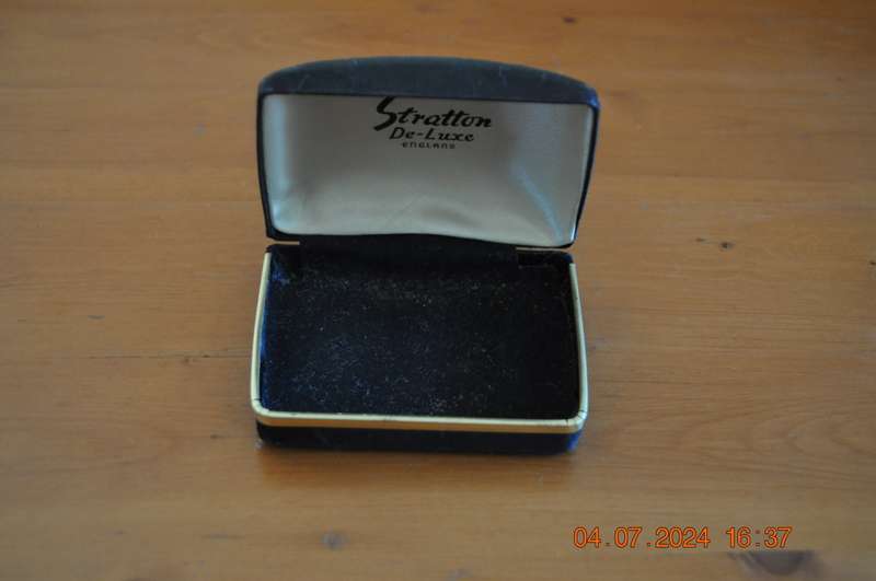 Vintage Stratton De Lux England Jewelry Box