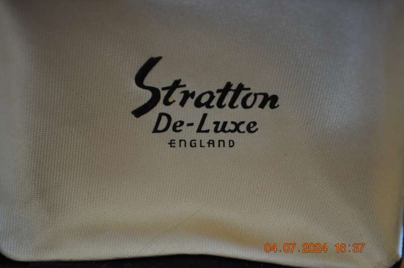 Vintage Stratton De Lux England Jewelry Box