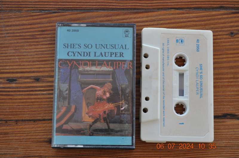 Cyndi Lauper - She`s So Unusual (Cassette)
