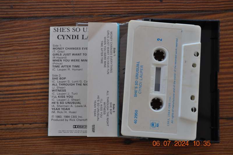 Cyndi Lauper - She`s So Unusual (Cassette)