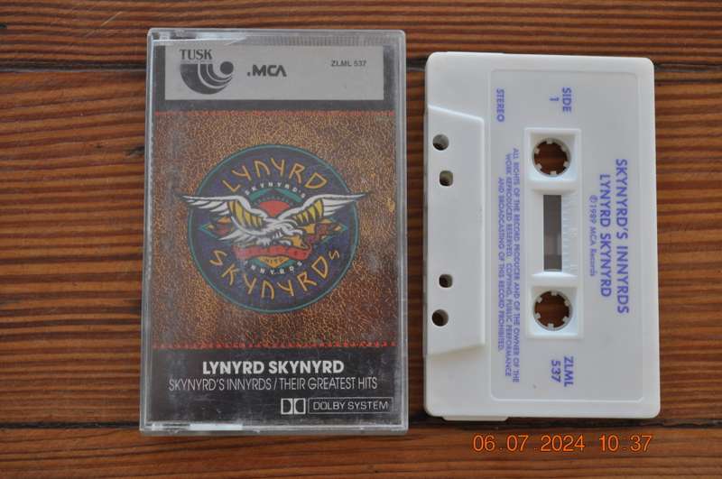 Lynyrd Skynyrd - Skynyrd`s Innyrds/Their Greatest Hits (Cassette)