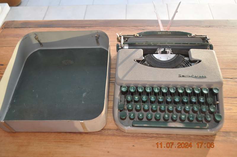 Vintage Smith Corona Skyriter 1950s Typewriter
