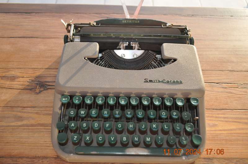 Vintage Smith Corona Skyriter 1950s Typewriter