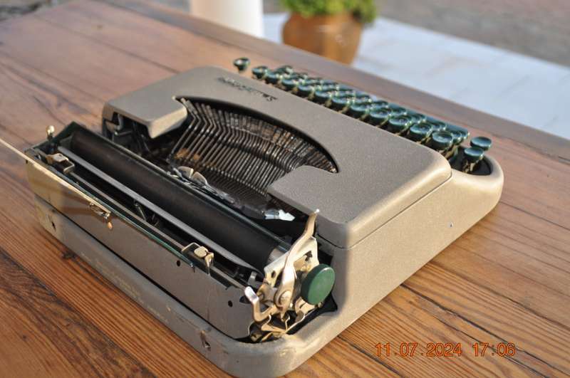 Vintage Smith Corona Skyriter 1950s Typewriter