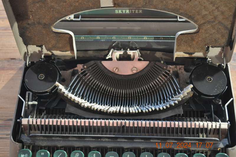 Vintage Smith Corona Skyriter 1950s Typewriter