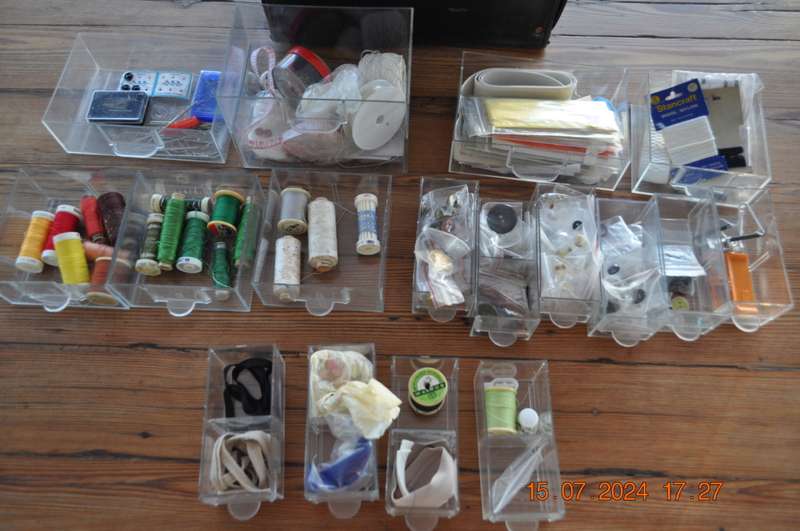 Portable Sewing Carry Case Organizer Lots Of Free Extras