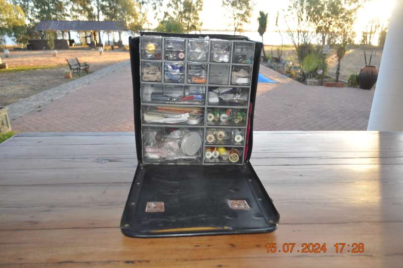 Portable Sewing Carry Case Organizer Lots Of Free Extras