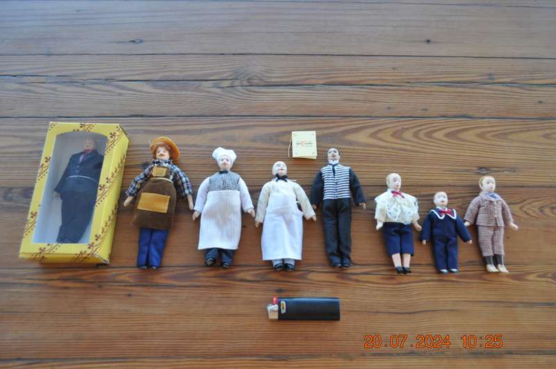 Dolls House Dolls 8 In Total