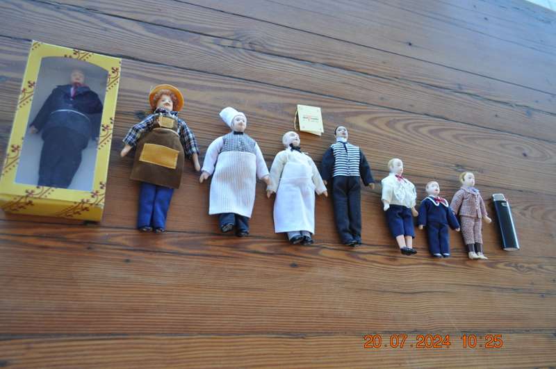 Dolls House Dolls 8 In Total