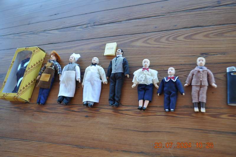 Dolls House Dolls 8 In Total