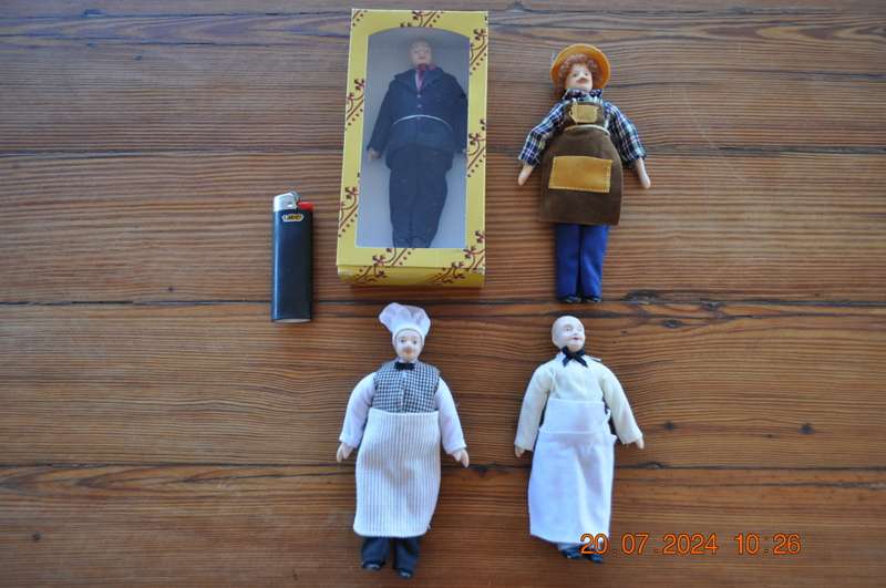 Dolls House Dolls 8 In Total