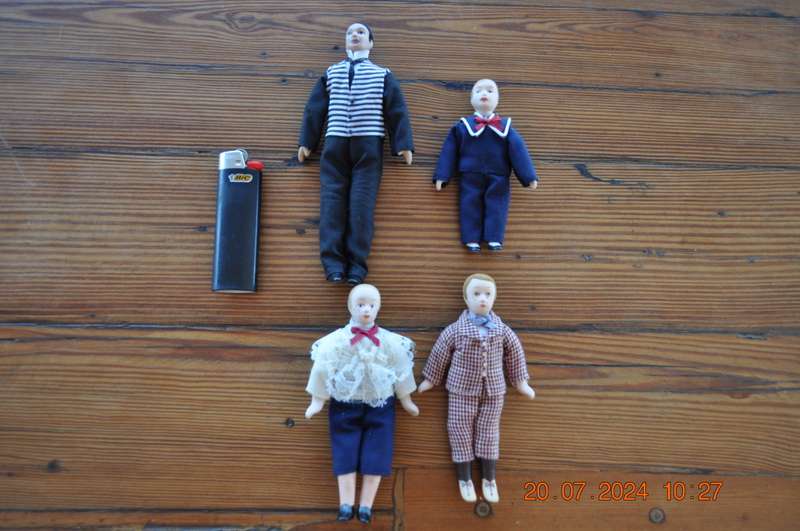 Dolls House Dolls 8 In Total