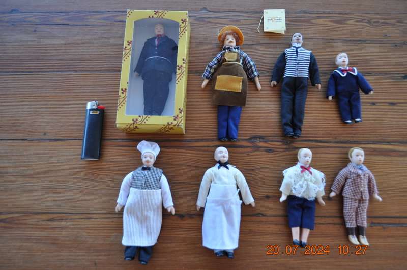 Dolls House Dolls 8 In Total