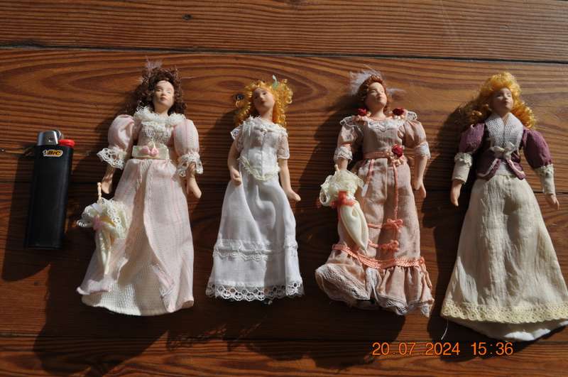 Dolls House Dolls X 4