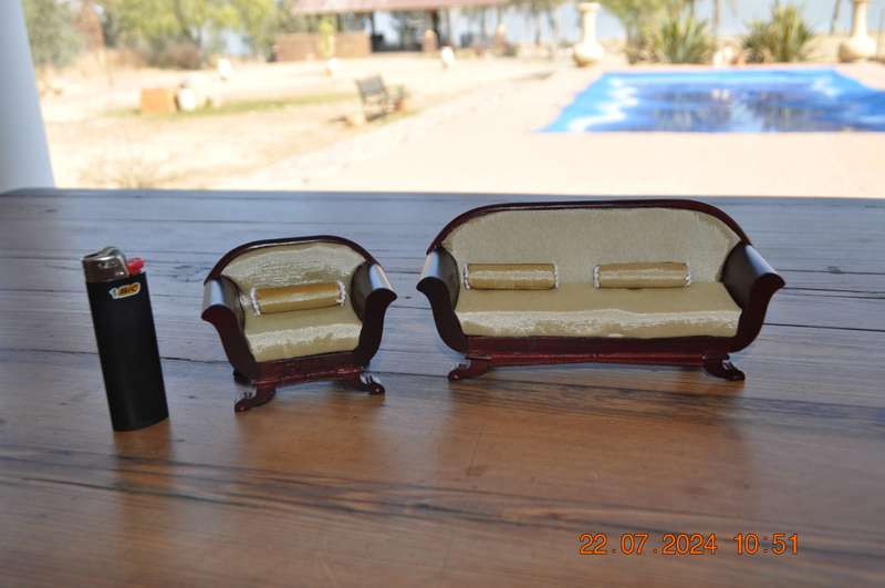 Dolls House Sofas With Pillows