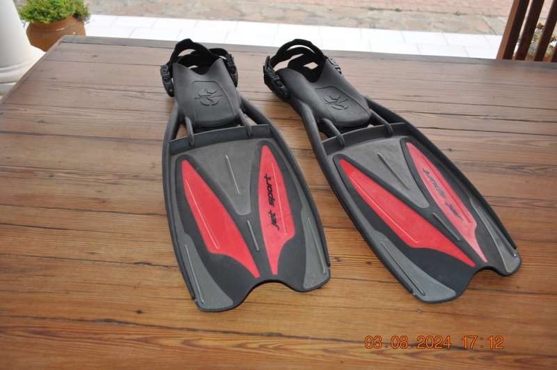 Scubapro Jet Sport Fins Size Large With Adjustable Straps