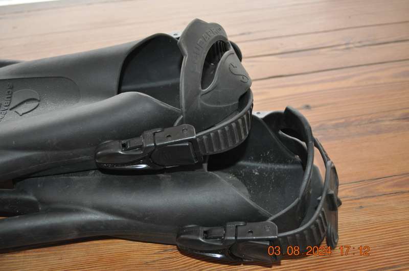 Scubapro Jet Sport Fins Size Large With Adjustable Straps