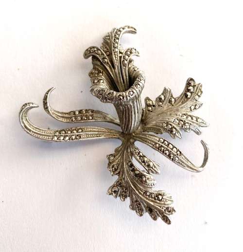 Brooch - 925 Silver Stamped Marcasite Trumpet Vine Flower Surrounded By Leaves #ML1672