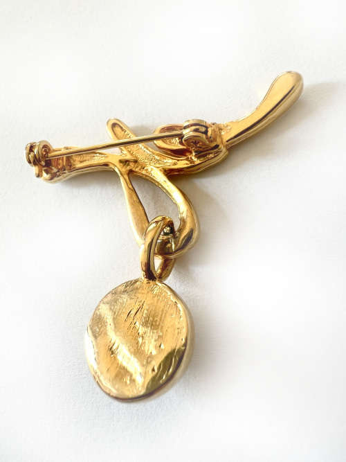 Brooch - Vintage Gold Tone Brooch with Pearl hanging ML1808