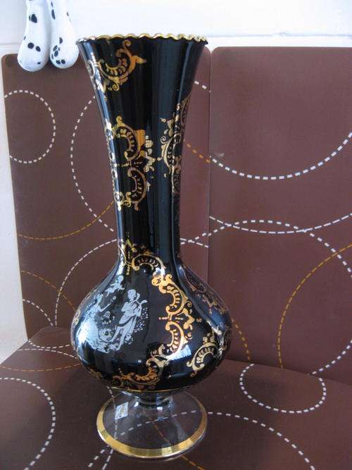STUNNING BLACK & GOLD VASE