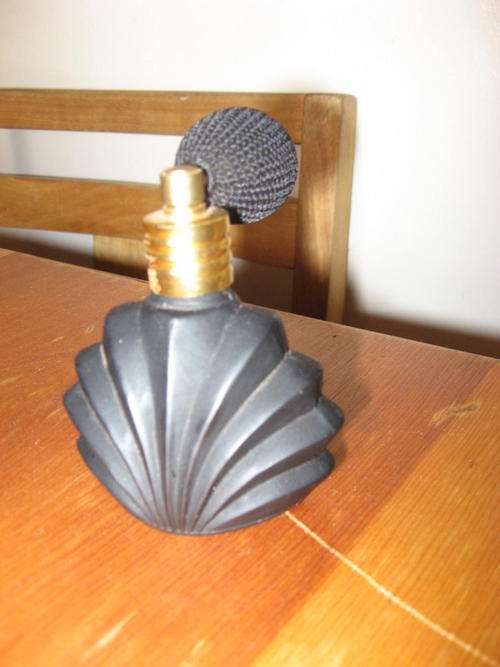 BLACK PERFUME BOTTLE