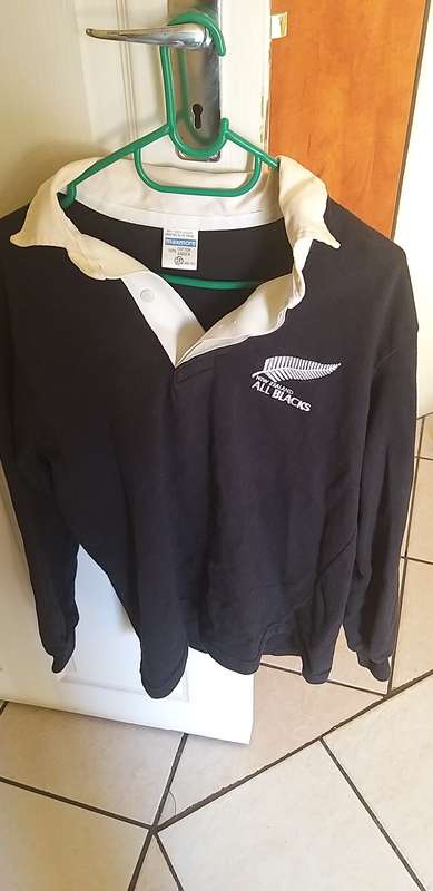 1980s All Black rugby jersey in fairly gud condition size 38/97