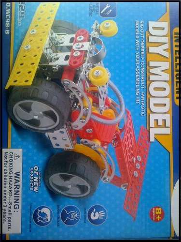 ***229 Pieces*** RACING CAR DIY Contruction set ( similar to Meccano )