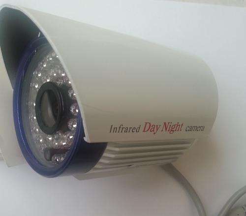 ****NEW**** 3.6MM Day / Night infrared security camera WITH FREE BRACKET