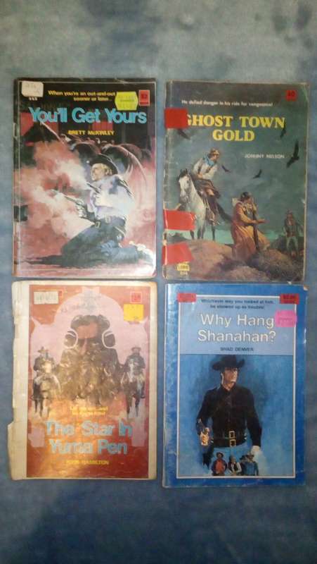 Tumble Weed,  Bobcat,  Lobo and more  Western mix books...........(X -10)