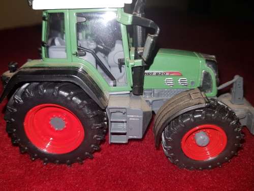 FENDT 820 Vario 2007  Scale 1/43 Tractor