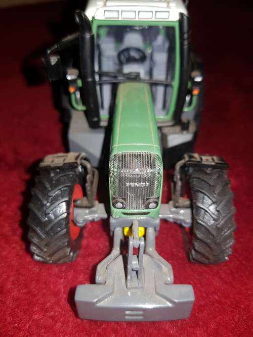 FENDT 820 Vario 2007  Scale 1/43 Tractor