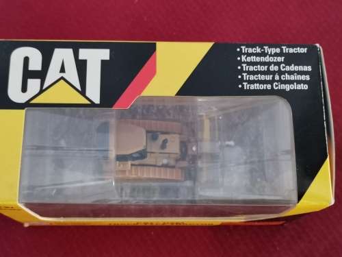 CAT  D5M  TRACK-TYPE TRACTOR