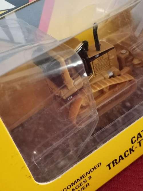 CAT  D5M  TRACK-TYPE TRACTOR