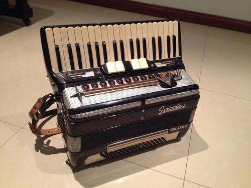 Frontalini Accordion From The 1940's - Plays Perfectly