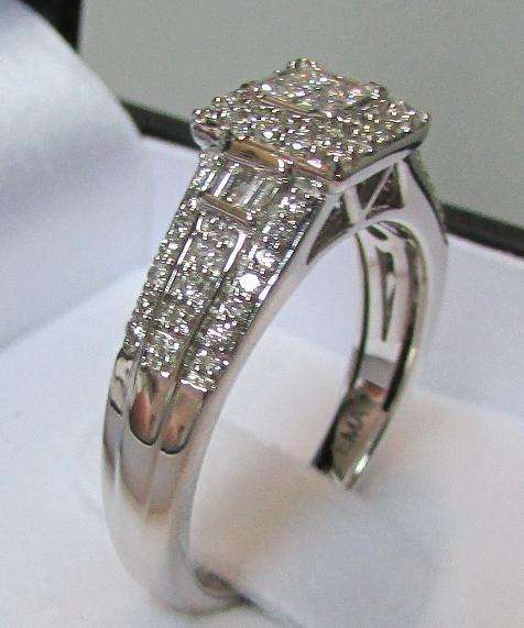 SOLID GOLD DIAMOND RING {VALUE R45 180.00} FOR SALE