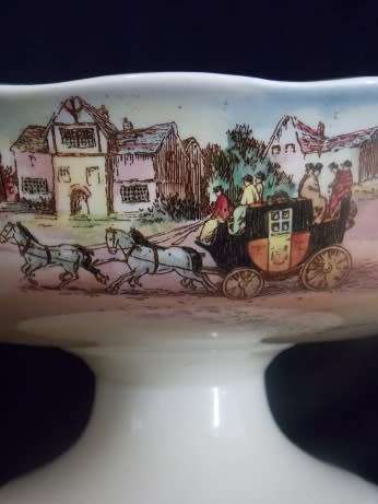 Royal Doulton Fruit Bowl Old English Coaching Scenes