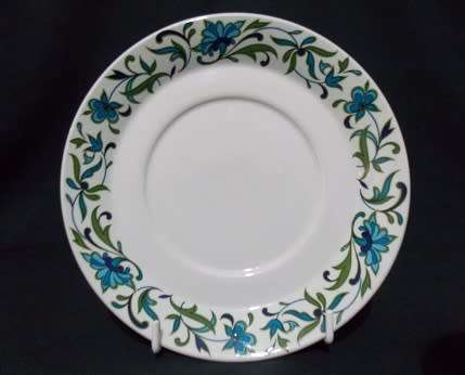 Midwinter Sauce Boat on Saucer