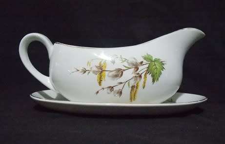 Beautiful Ridgway Server and Sauce Boat