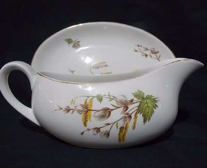 Beautiful Ridgway Server and Sauce Boat