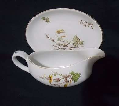 Beautiful Ridgway Server and Sauce Boat