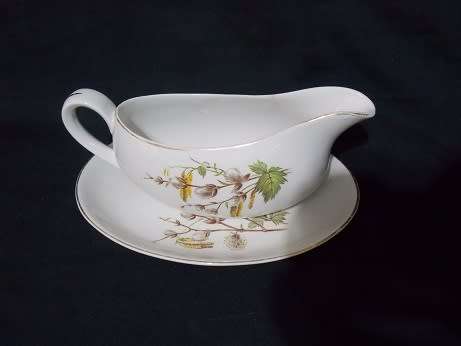 Beautiful Ridgway Server and Sauce Boat