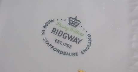 Beautiful Ridgway Server and Sauce Boat