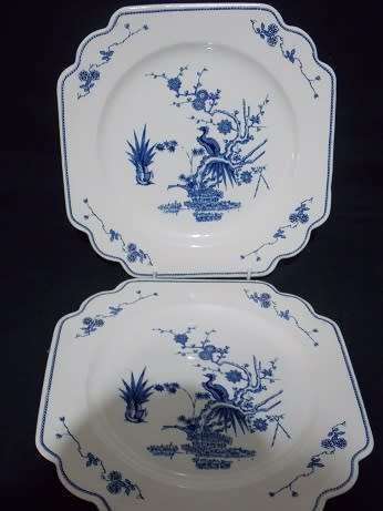 Olde Chelsea Beautiful Set of Two Cake Plates
