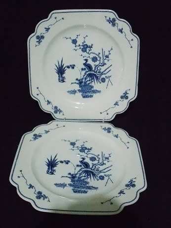 Olde Chelsea Beautiful Set of Two Cake Plates
