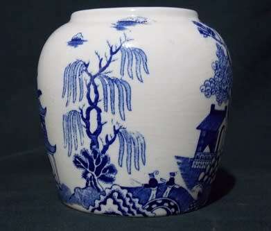 Stunning Porcelain Jar from Mason`s England