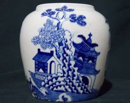 Stunning Porcelain Jar from Mason`s England